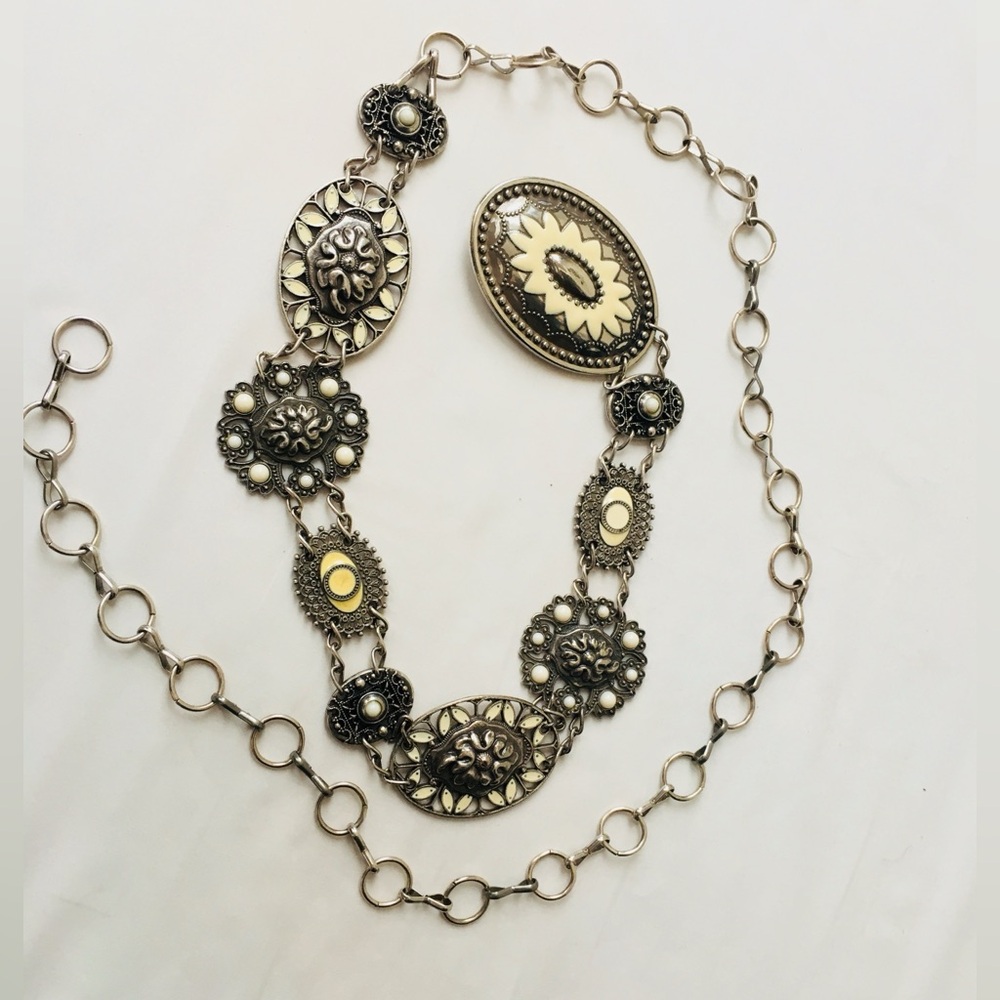 Chico’s Western Chain Belt